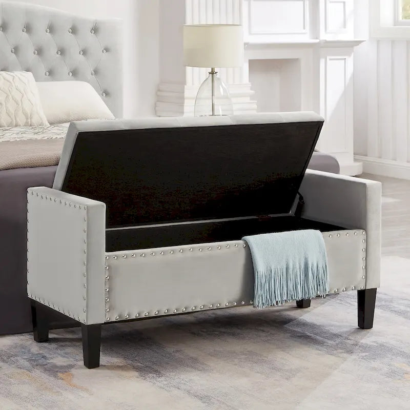 Banc de rangement capitonné avec garniture cloutée