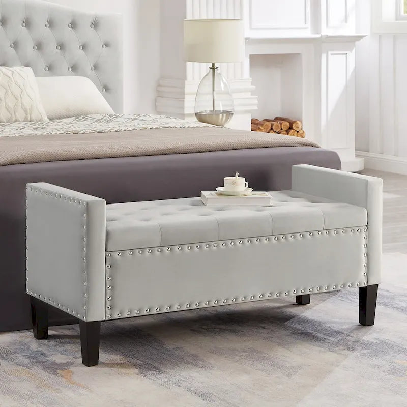 Banc de rangement capitonné avec garniture cloutée