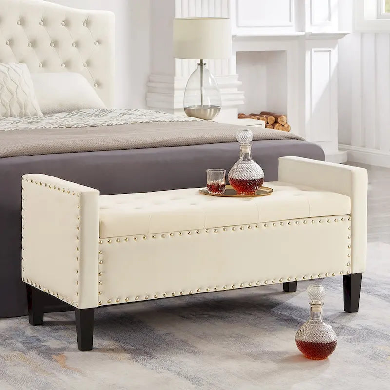 Banc de rangement capitonné avec garniture cloutée