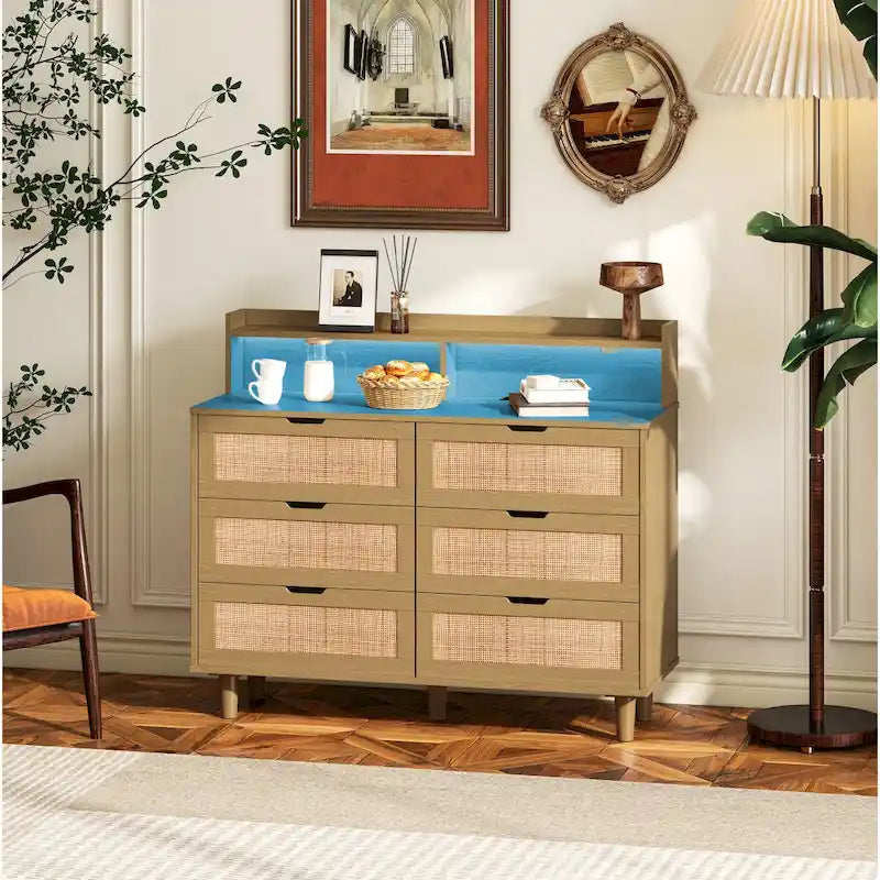 Armoire de rangement d'appoint 6 tiroirs en rotin avec lumières LED et prise de courant