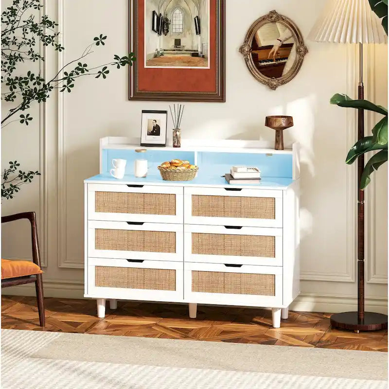 Armoire de rangement d'appoint 6 tiroirs en rotin avec lumières LED et prise de courant