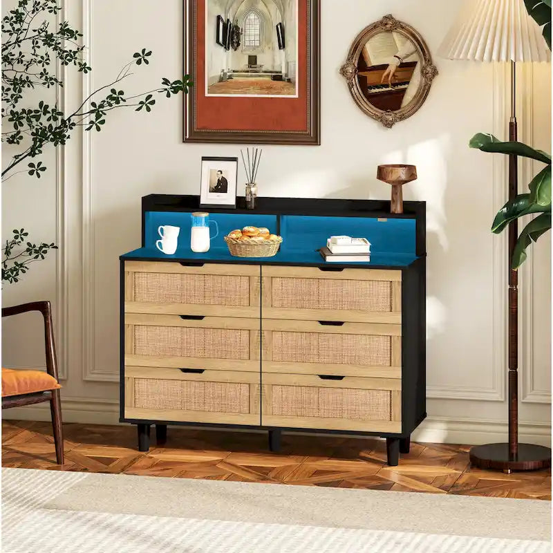 Armoire de rangement d'appoint 6 tiroirs en rotin avec lumières LED et prise de courant