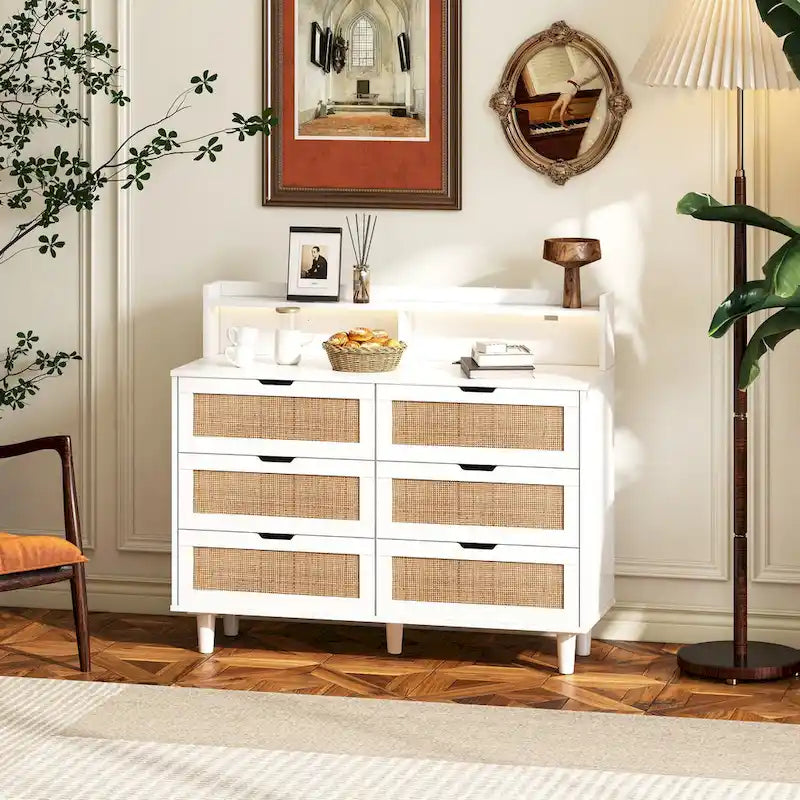 Armoire de rangement d'appoint 6 tiroirs en rotin avec lumières LED et prise de courant