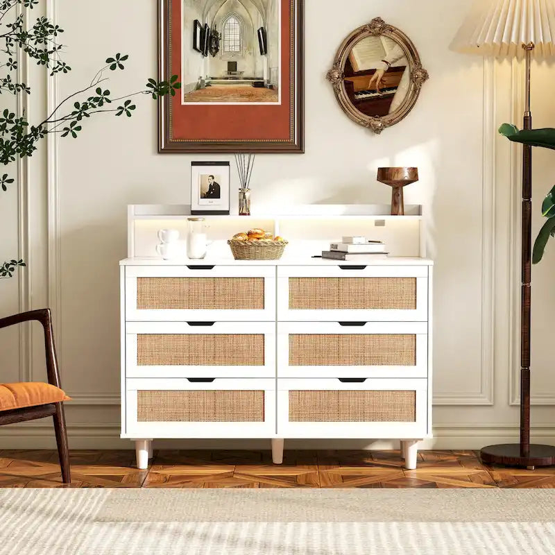 Armoire de rangement d'appoint 6 tiroirs en rotin avec lumières LED et prise de courant