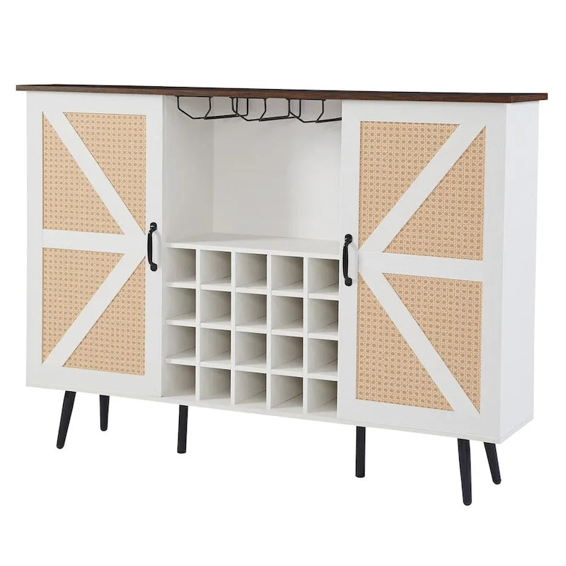 Meuble de bar d'angle en faux rotin avec porte de grange, range-bouteilles et porte-verres