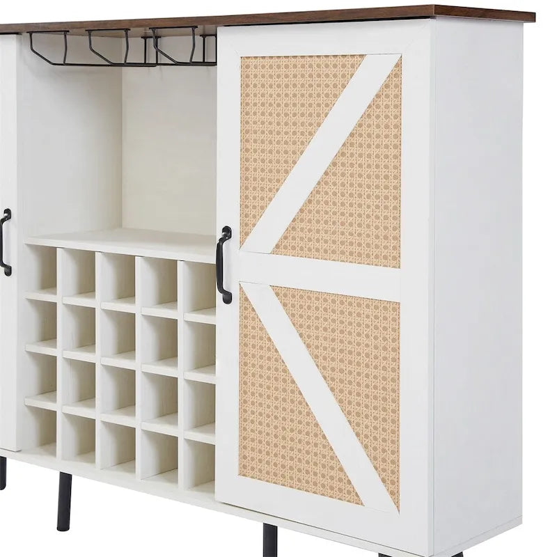 Meuble de bar d'angle en faux rotin avec porte de grange, range-bouteilles et porte-verres