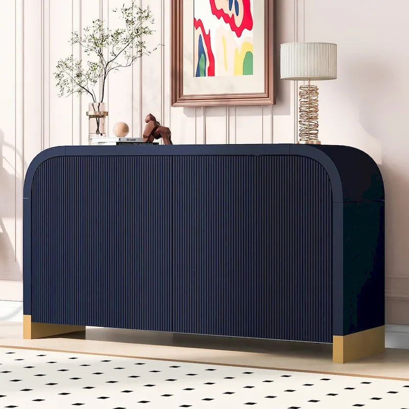 Meuble à 4 portes avec design d'angle arrondi et panneaux de porte ondulés