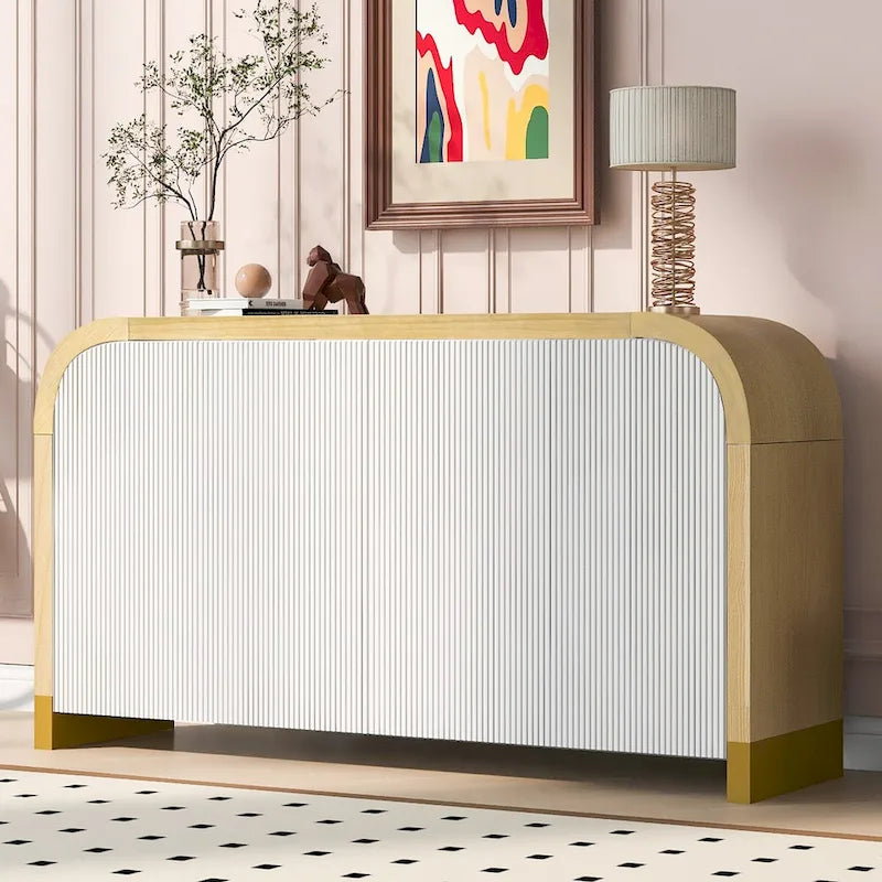 Meuble à 4 portes avec design d'angle arrondi et panneaux de porte ondulés