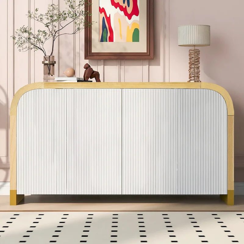 Meuble à 4 portes avec design d'angle arrondi et panneaux de porte ondulés