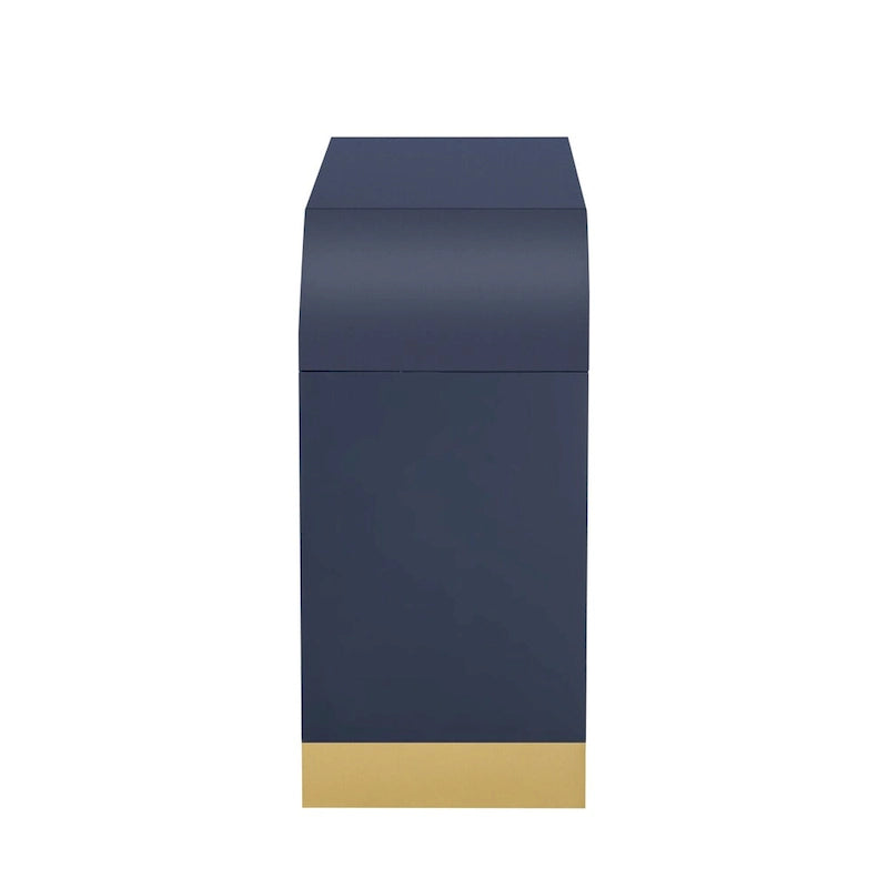 Meuble à 4 portes avec design d'angle arrondi et panneaux de porte ondulés