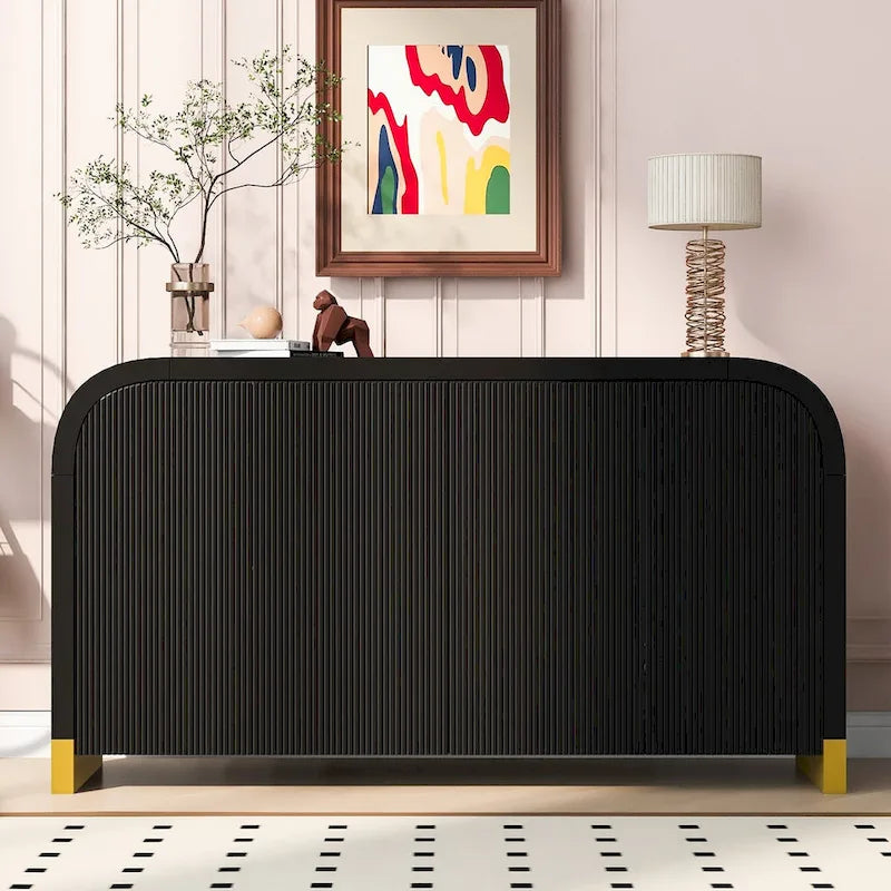 Meuble à 4 portes avec design d'angle arrondi et panneaux de porte ondulés