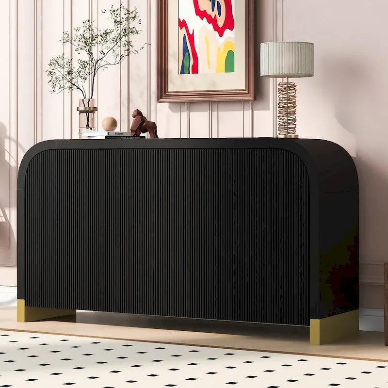 Meuble à 4 portes avec design d'angle arrondi et panneaux de porte ondulés